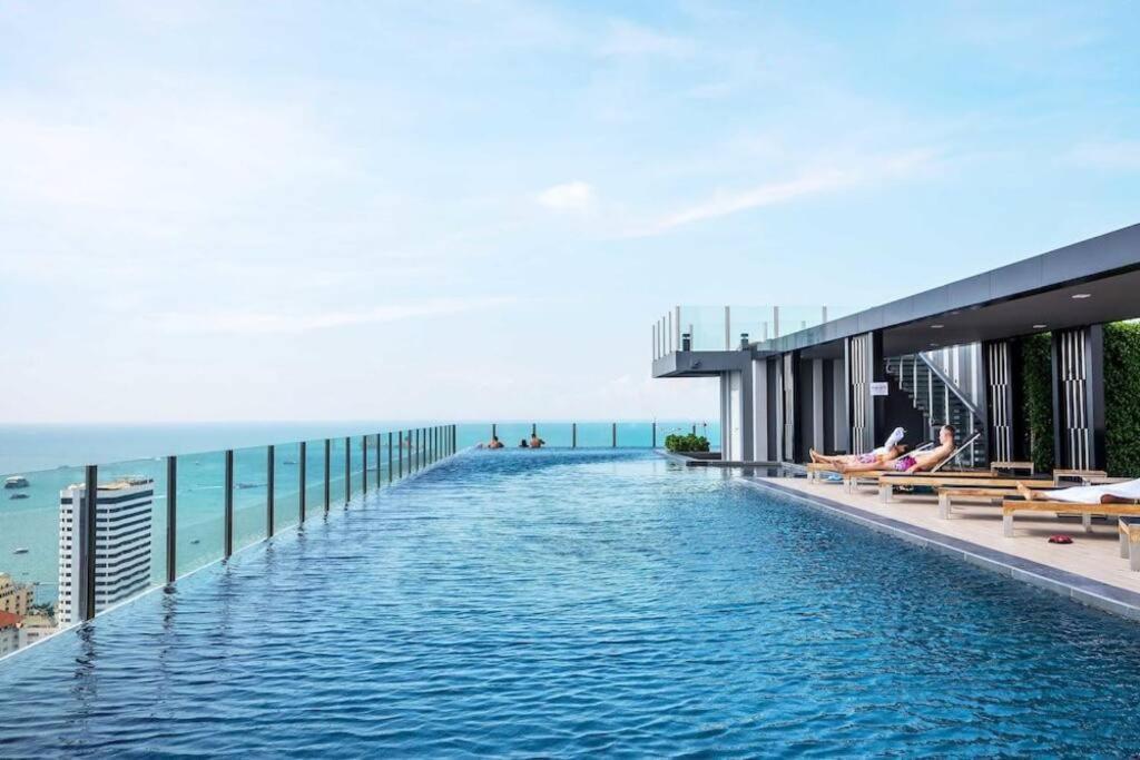 Central Pattaya - Sea View Large Balcony Condo With Infinity Pool Kültér fotó