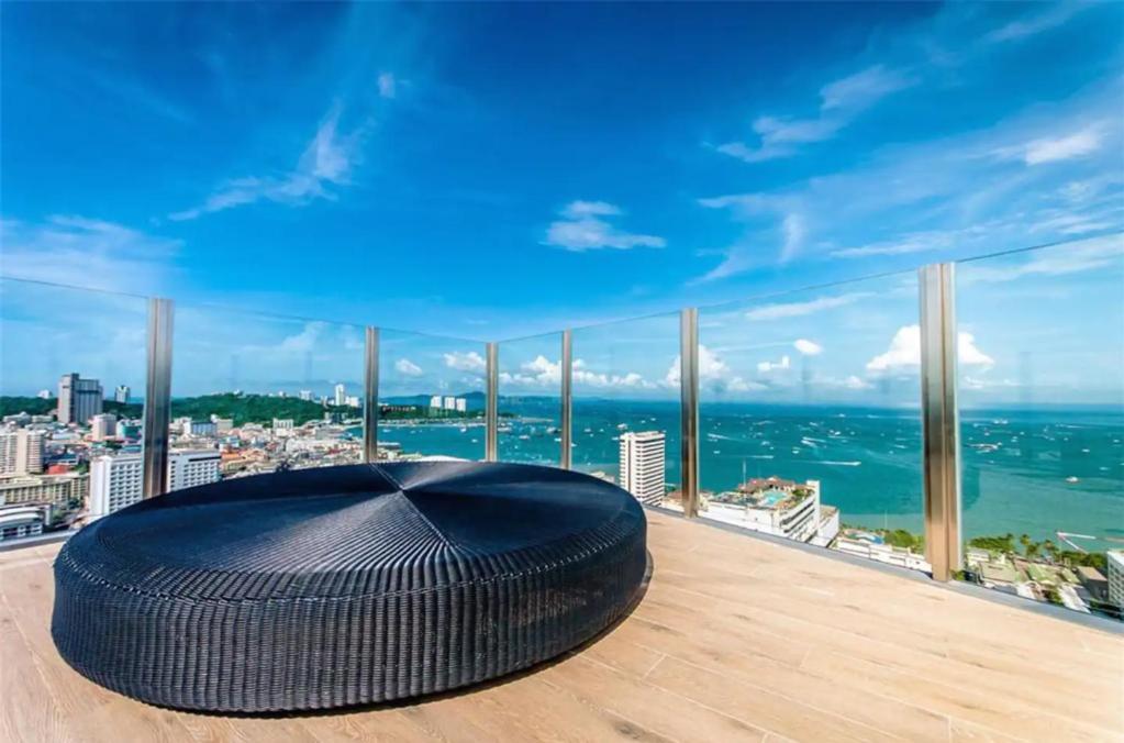 Central Pattaya - Sea View Large Balcony Condo With Infinity Pool Kültér fotó